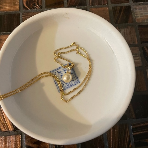 Pearl necklace with white CZ on gold chain - Picture 4 of 5